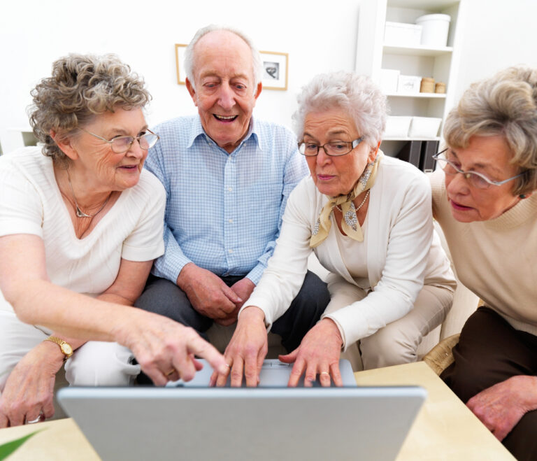 elderly-people-on-computer5